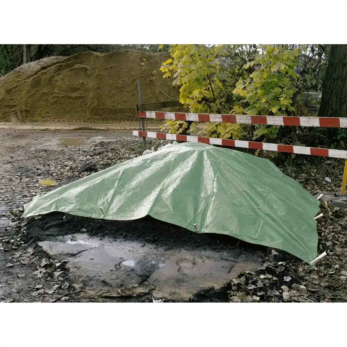 Plachta 2 x 3 m odolná nepremokavá 90g/m2 s okami zelená
