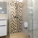Mereo Sedátko do sprchy, duroplast, biele – Obrázok 6