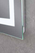 Kúpeľňové zrkadlo s LED osvetlením, protizahmlievacie funkcií, reguláciou jasu a hodinkami MR06-60×80 HARD | MR06-60×80 HARD – Obrázok 3